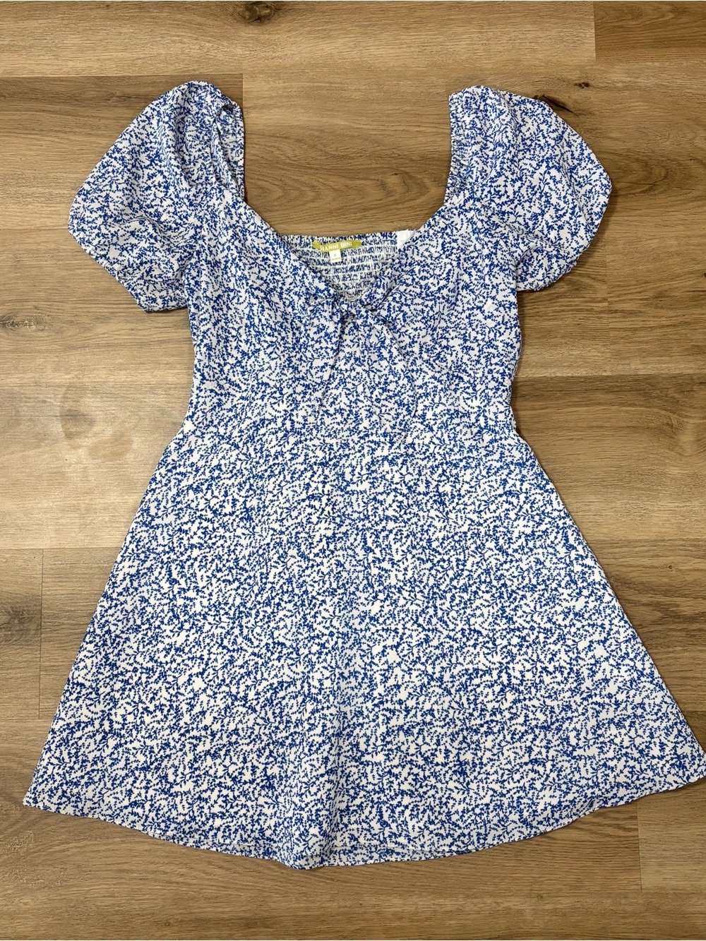Gianni Bini White and Blue Floral Puff-Sleeve Dress